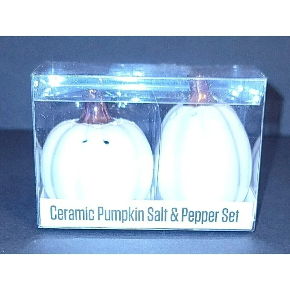NIB Thirsty Stone White Ceramic Pumpkin Salt & Pepper Shaker
